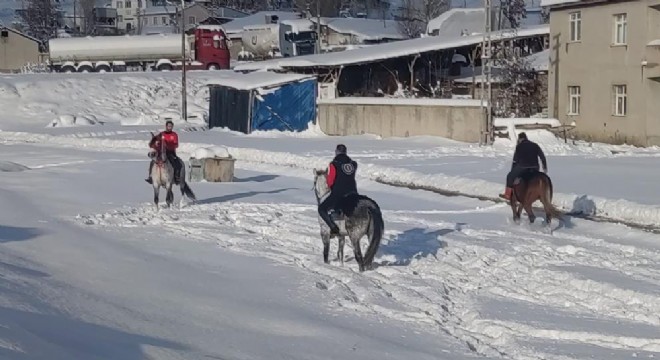  Kar üstünde cirit antrenmanı nefes kesti